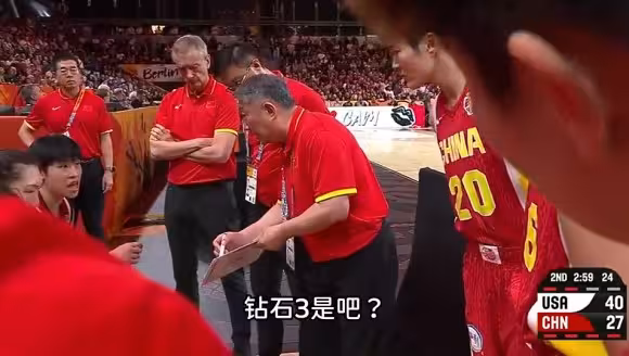 😐宫鲁鸣此前暂停布置讲错了战术！被队员提醒点出&hellip;